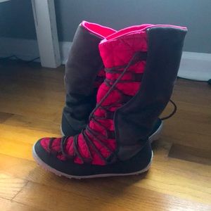 Girls Columbia snow boots.